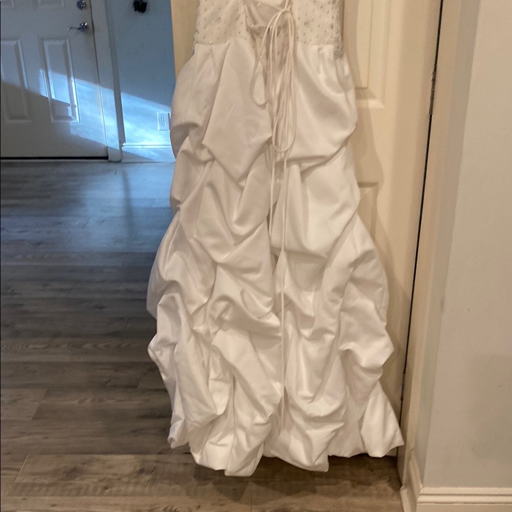 Elegant White Wedding Dress with Intricate Embroidery - Picture 10 of 14